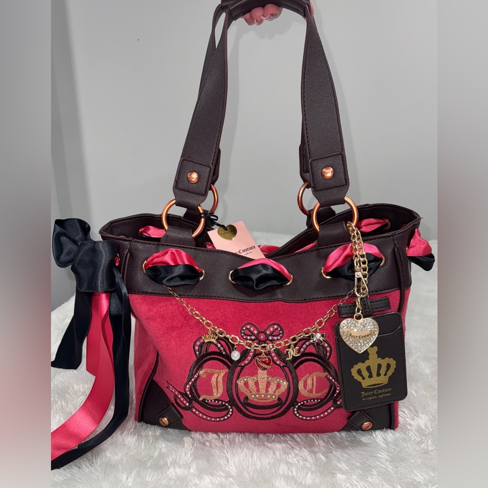 Juicy lovers club tote 
PENDING